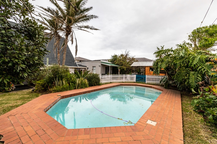 5 Bedroom Property for Sale in Gonubie Eastern Cape